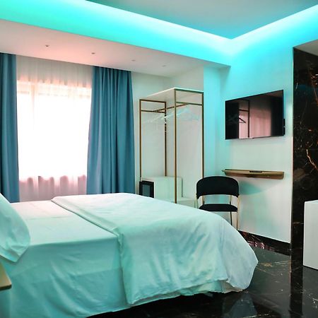 Hotel Max أفيرسا المظهر الخارجي الصورة